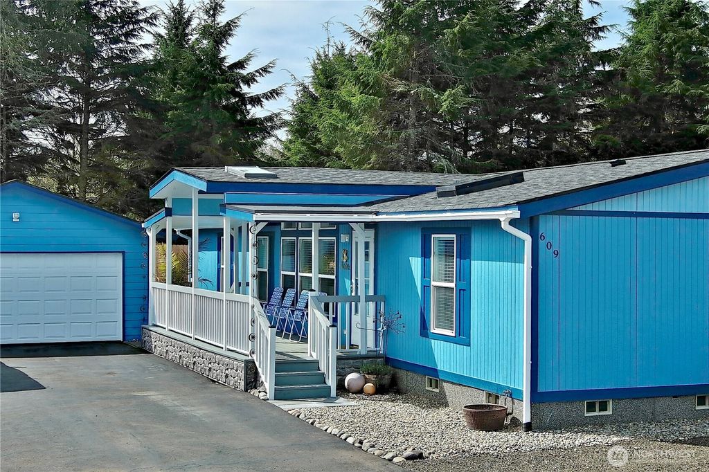 609 Chenois Avenue NE, Ocean Shores, WA 98569
