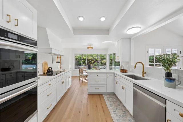 971 San Lorenzo Court, Solana Beach, CA 92075