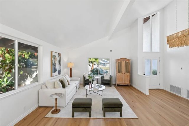 971 San Lorenzo Court, Solana Beach, CA 92075