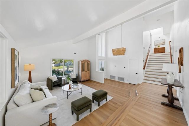 971 San Lorenzo Court, Solana Beach, CA 92075