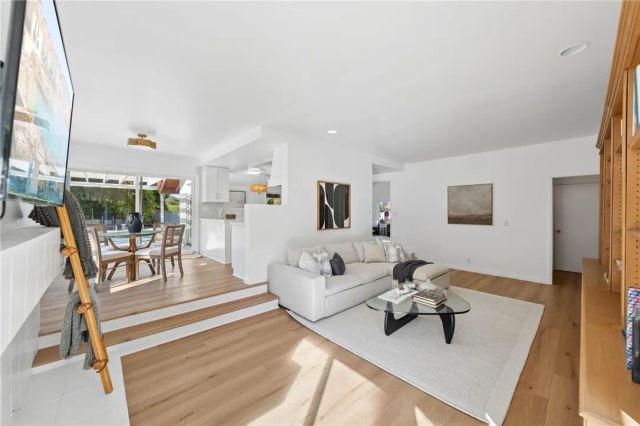 971 San Lorenzo Court, Solana Beach, CA 92075