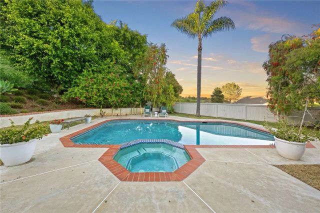 971 San Lorenzo Court, Solana Beach, CA 92075
