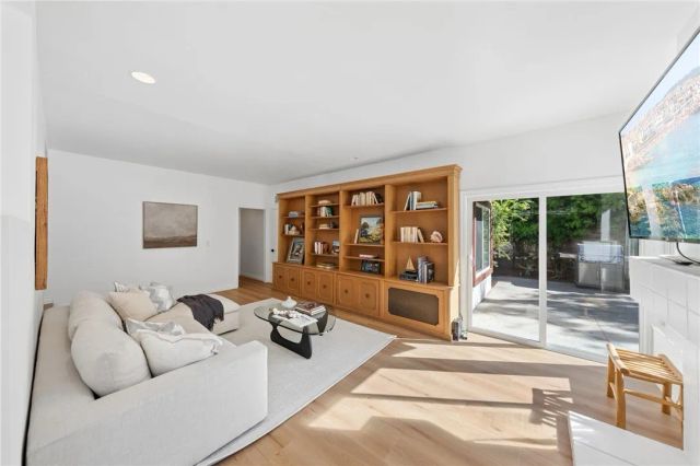 971 San Lorenzo Court, Solana Beach, CA 92075