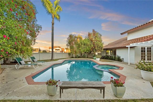 971 San Lorenzo Court, Solana Beach, CA 92075