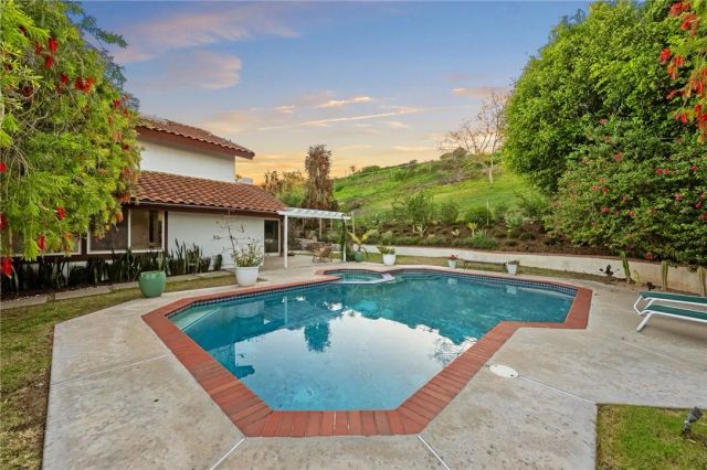 971 San Lorenzo Court, Solana Beach, CA 92075