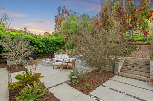 971 San Lorenzo Court, Solana Beach, CA 92075