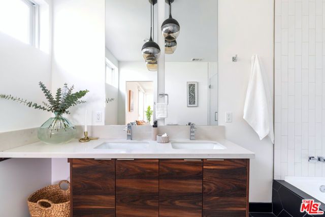2267 Duane Street, Los Angeles, CA 90039