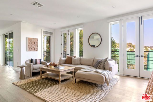 2267 Duane Street, Los Angeles, CA 90039