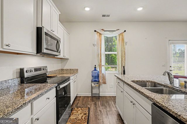 216 Friendship Oak Way, Hampton, GA 30228