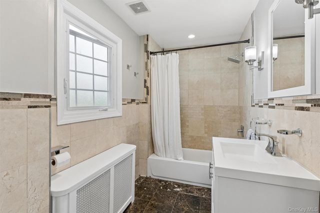20 Beverly Parkway, Freeport, NY 11520