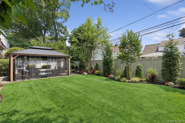20 Beverly Parkway, Freeport, NY 11520