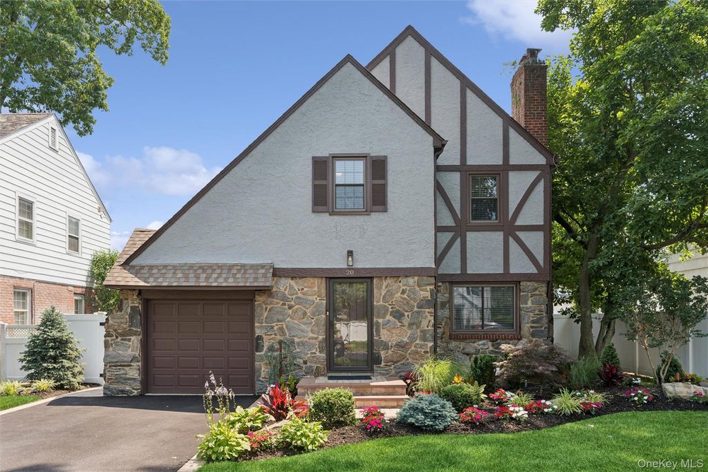 20 Beverly Parkway, Freeport, NY 11520