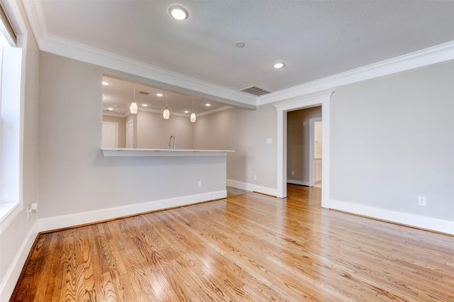 109 Dresden Street, Houston, TX 77012