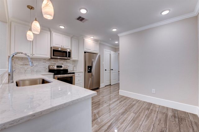109 Dresden Street, Houston, TX 77012