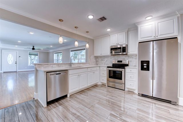 109 Dresden Street, Houston, TX 77012
