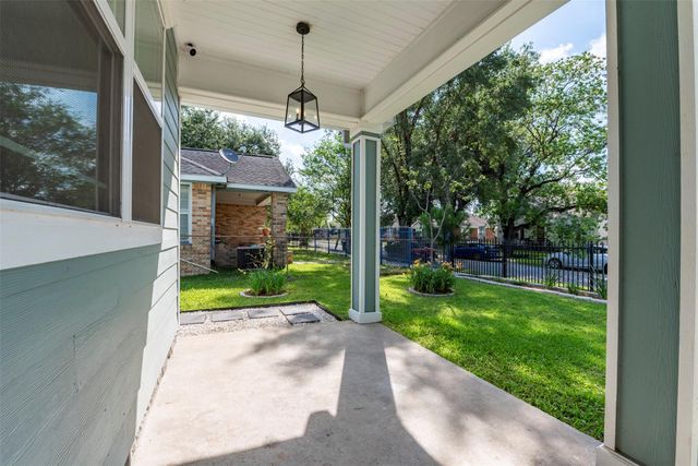 109 Dresden Street, Houston, TX 77012