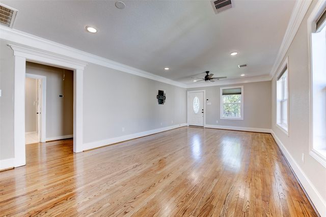 109 Dresden Street, Houston, TX 77012