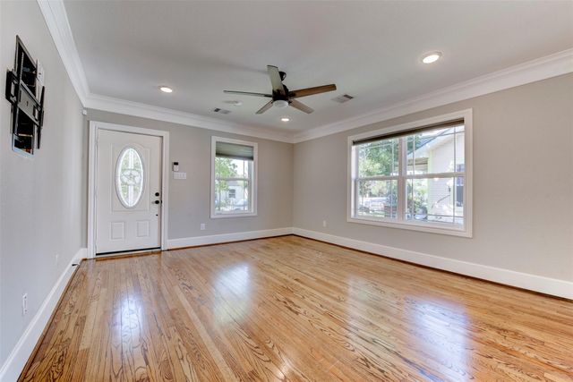 109 Dresden Street, Houston, TX 77012