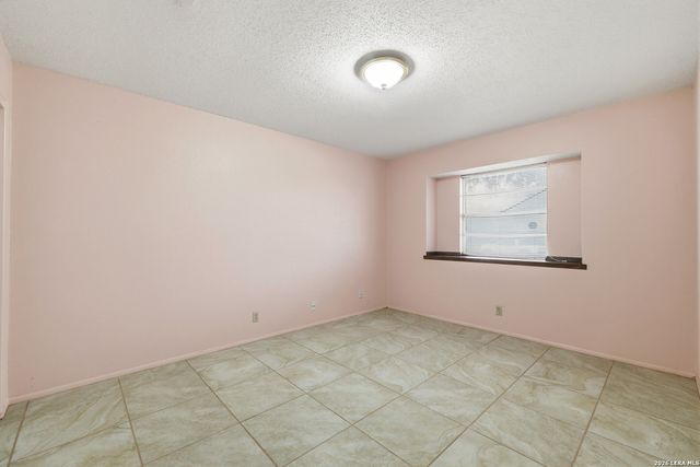 7111 SPLIT CRK, San Antonio, TX 78238