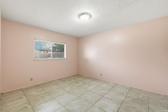 7111 SPLIT CRK, San Antonio, TX 78238