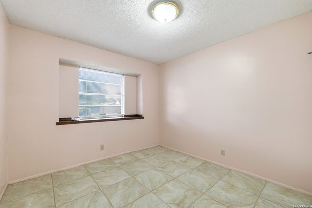 7111 SPLIT CRK, San Antonio, TX 78238