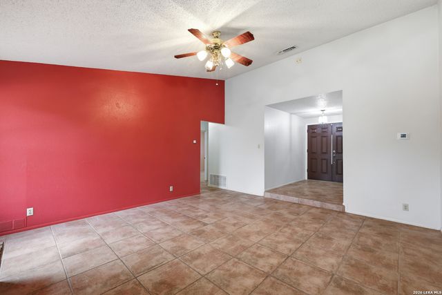 7111 SPLIT CRK, San Antonio, TX 78238