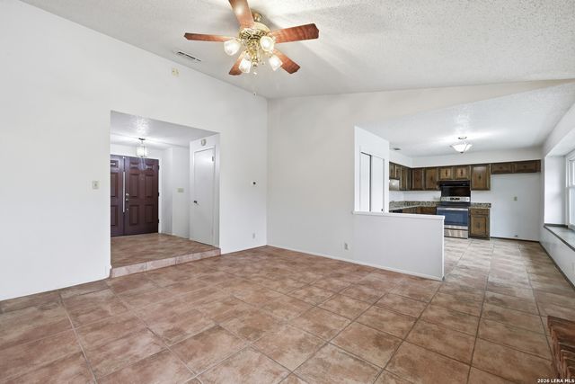 7111 SPLIT CRK, San Antonio, TX 78238