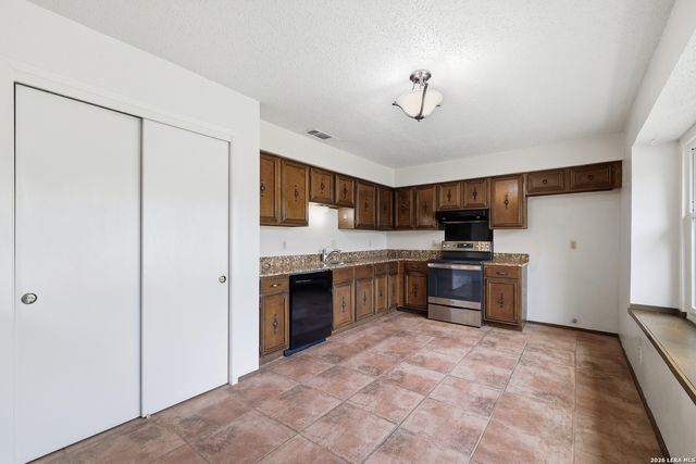 7111 SPLIT CRK, San Antonio, TX 78238