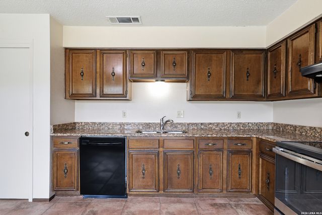 7111 SPLIT CRK, San Antonio, TX 78238