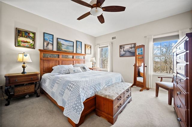 322 Woodcrest Dr, North Fayette, PA 15108