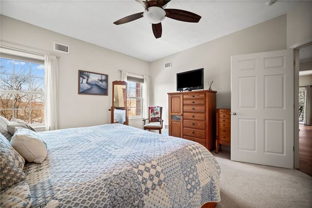 322 Woodcrest Dr, North Fayette, PA 15108