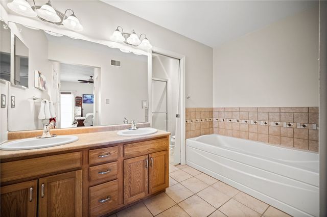 322 Woodcrest Dr, North Fayette, PA 15108