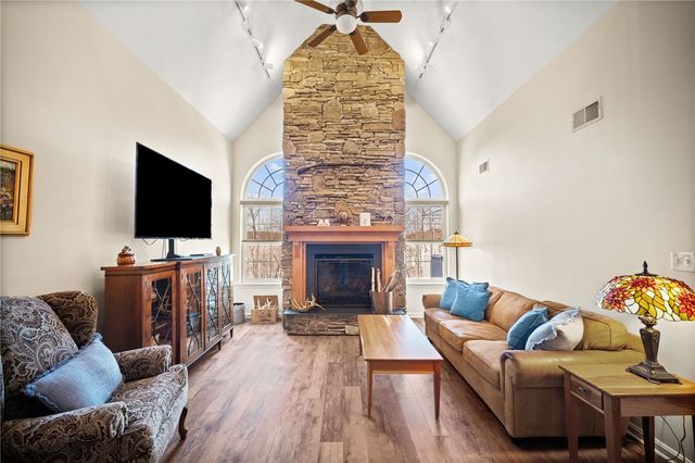 322 Woodcrest Dr, North Fayette, PA 15108