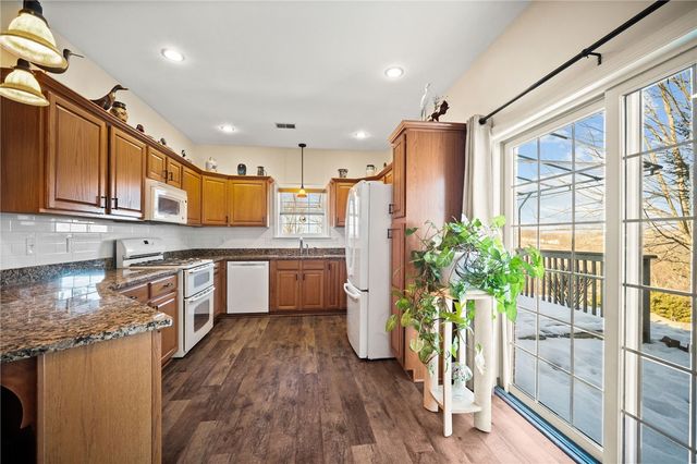 322 Woodcrest Dr, North Fayette, PA 15108