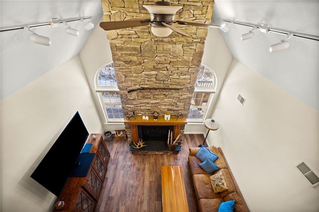 322 Woodcrest Dr, North Fayette, PA 15108