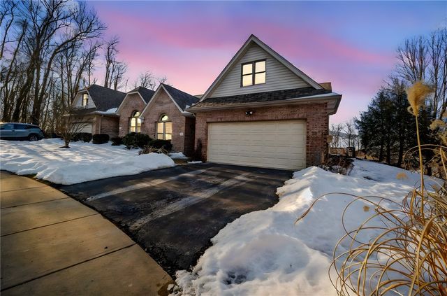 322 Woodcrest Dr, North Fayette, PA 15108