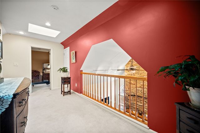 322 Woodcrest Dr, North Fayette, PA 15108