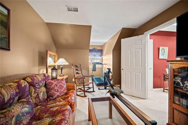 322 Woodcrest Dr, North Fayette, PA 15108