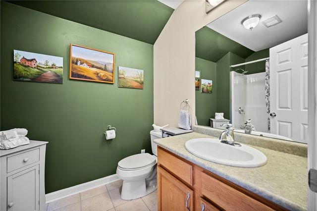 322 Woodcrest Dr, North Fayette, PA 15108