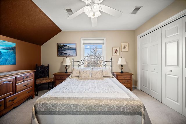 322 Woodcrest Dr, North Fayette, PA 15108