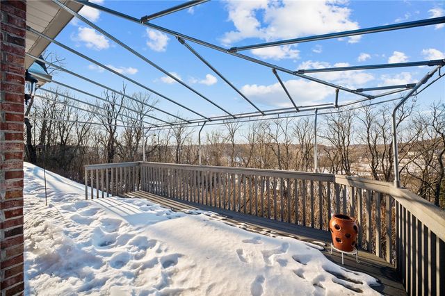 322 Woodcrest Dr, North Fayette, PA 15108