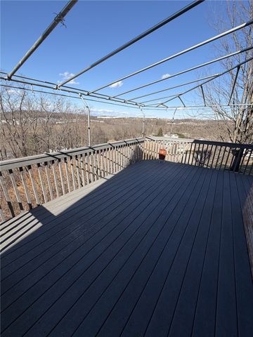 322 Woodcrest Dr, North Fayette, PA 15108