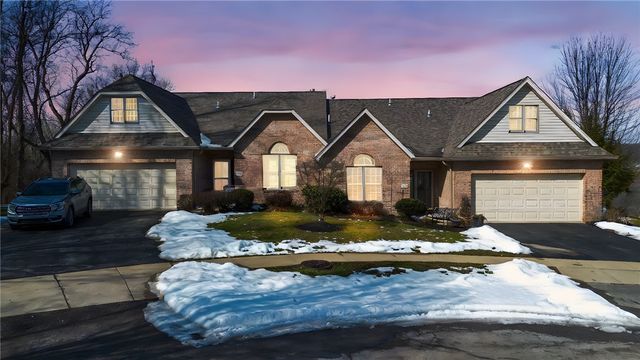 322 Woodcrest Dr, North Fayette, PA 15108