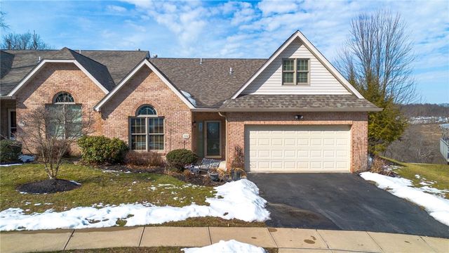 322 Woodcrest Dr, North Fayette, PA 15108