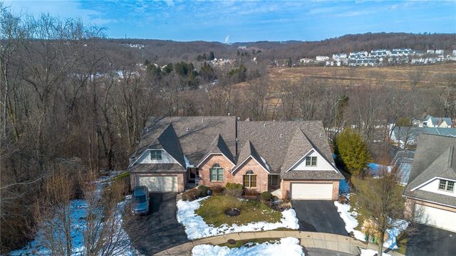 322 Woodcrest Dr, North Fayette, PA 15108