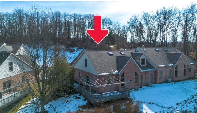 322 Woodcrest Dr, North Fayette, PA 15108