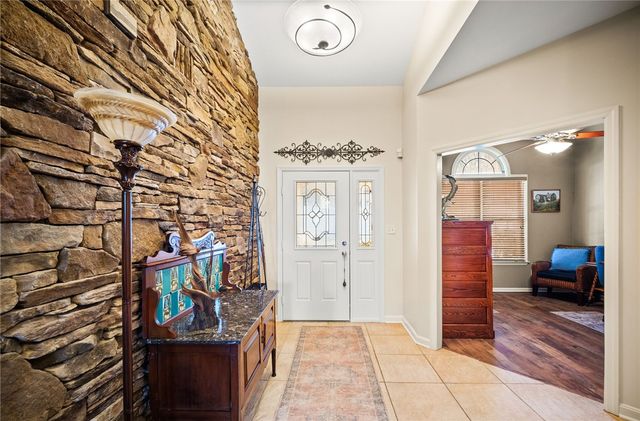 322 Woodcrest Dr, North Fayette, PA 15108