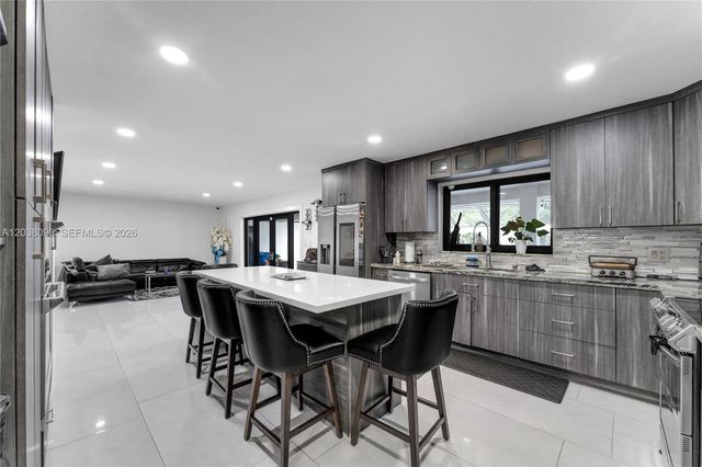 551 SW 127th Ave, Miami, FL 33184