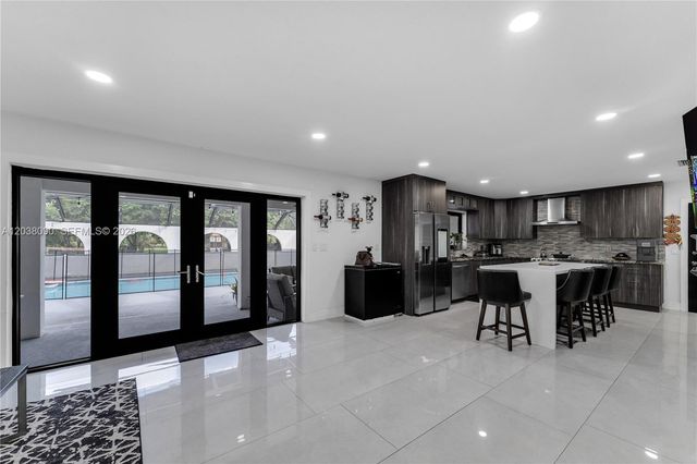 551 SW 127th Ave, Miami, FL 33184