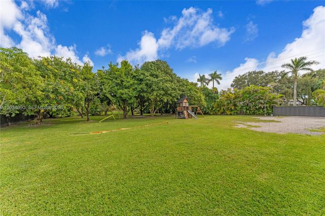 551 SW 127th Ave, Miami, FL 33184